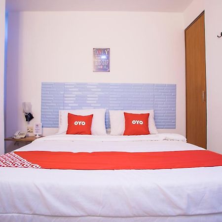 Oyo 43963 T Signature Hotel Petaling Jaya Exterior foto