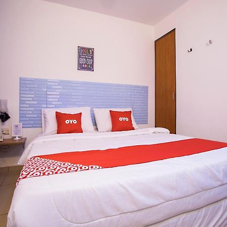 Oyo 43963 T Signature Hotel Petaling Jaya Exterior foto
