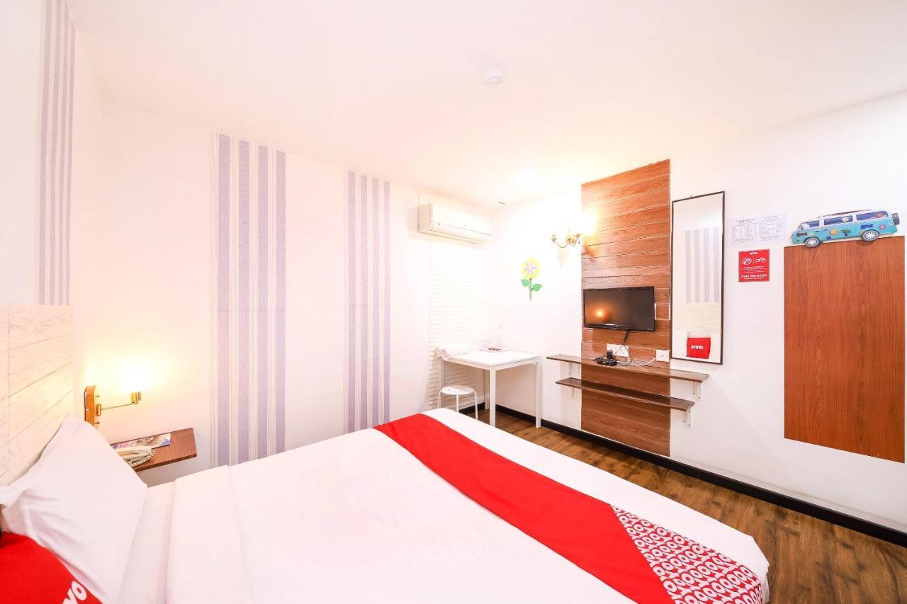 Oyo 43963 T Signature Hotel Petaling Jaya Exterior foto