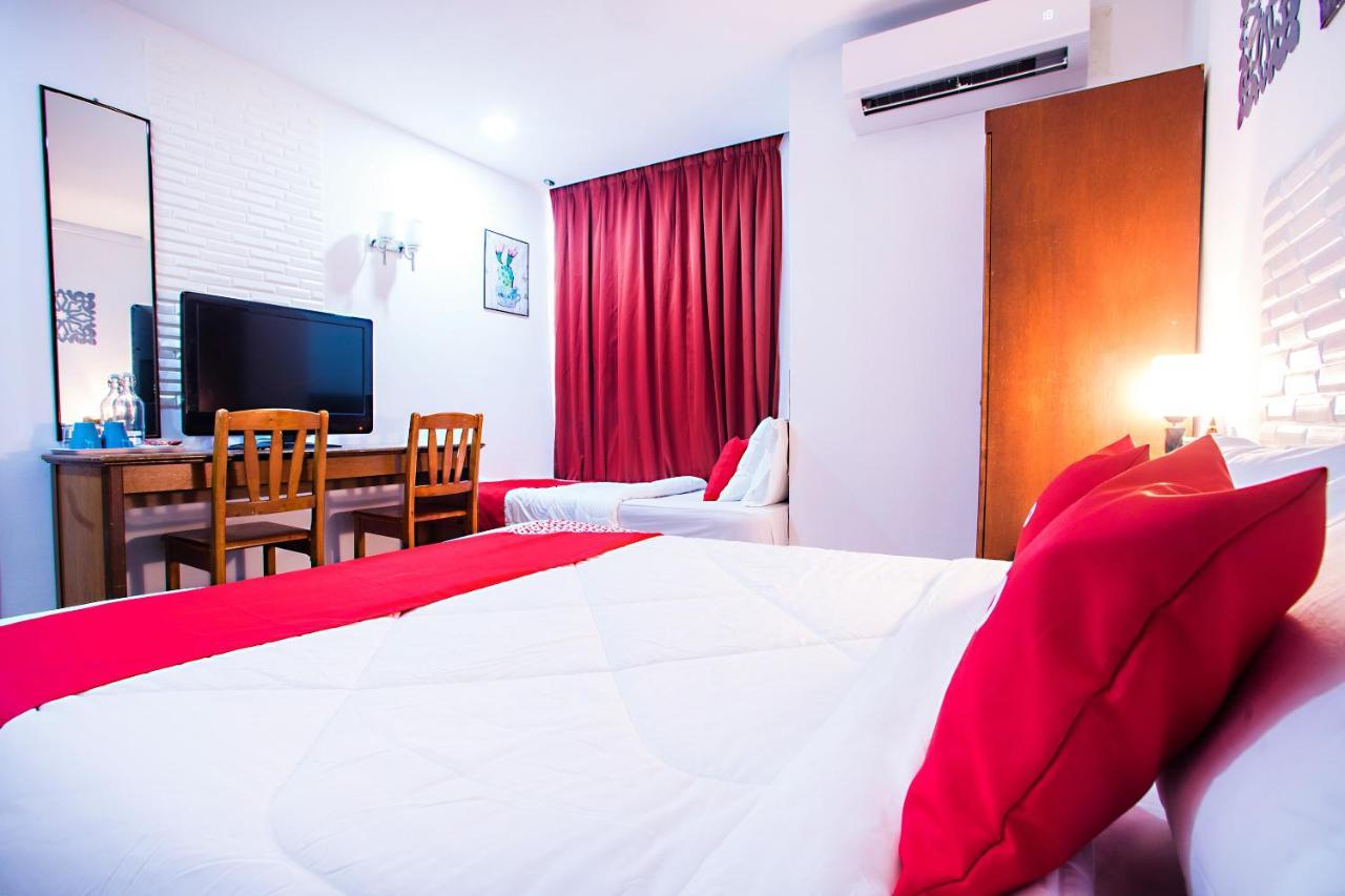 Oyo 43963 T Signature Hotel Petaling Jaya Exterior foto