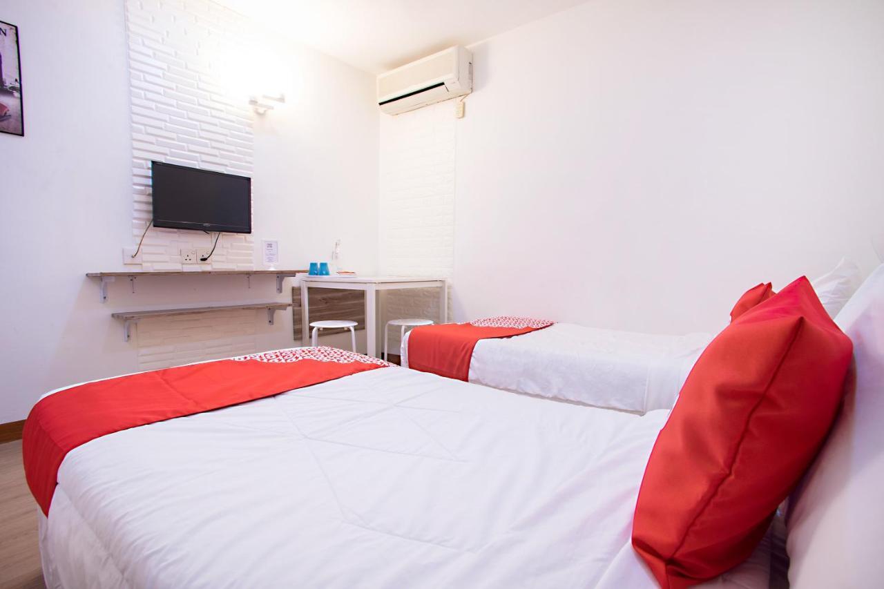 Oyo 43963 T Signature Hotel Petaling Jaya Exterior foto