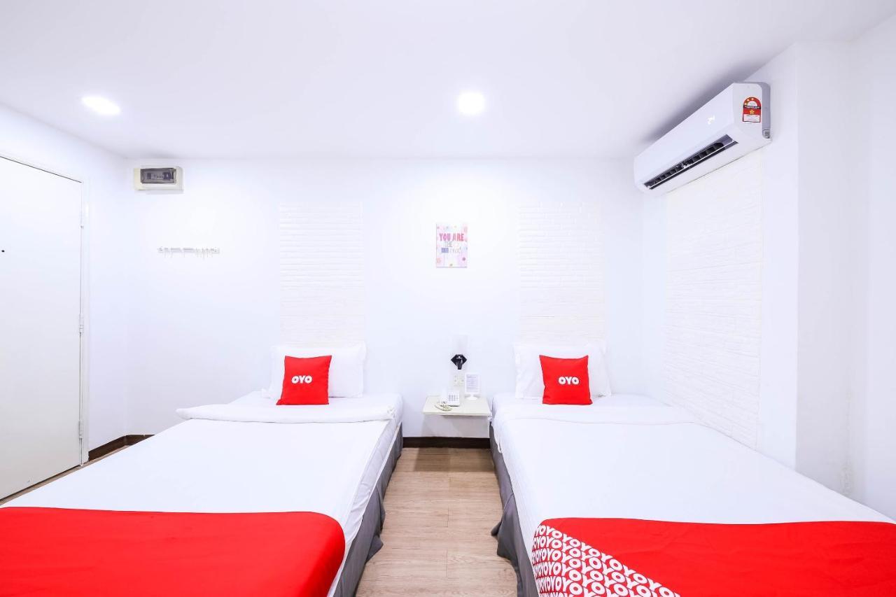 Oyo 43963 T Signature Hotel Petaling Jaya Exterior foto