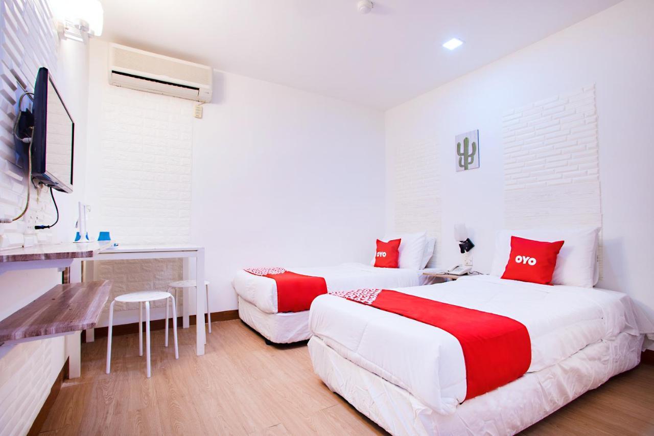 Oyo 43963 T Signature Hotel Petaling Jaya Exterior foto