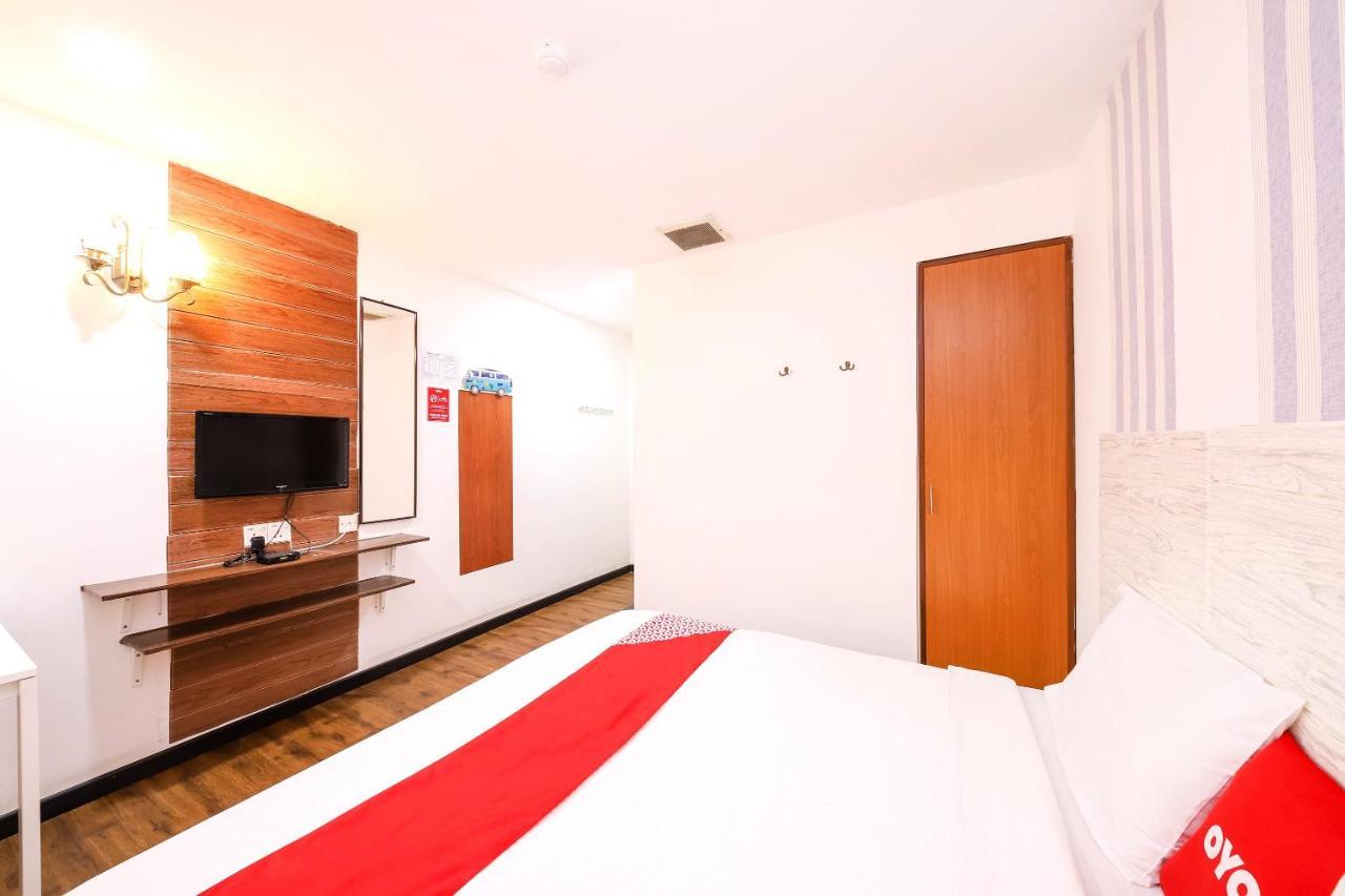 Oyo 43963 T Signature Hotel Petaling Jaya Exterior foto