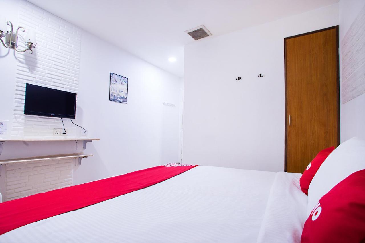Oyo 43963 T Signature Hotel Petaling Jaya Exterior foto