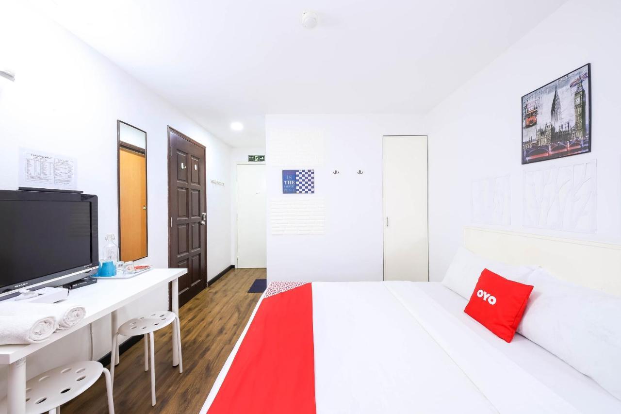 Oyo 43963 T Signature Hotel Petaling Jaya Exterior foto