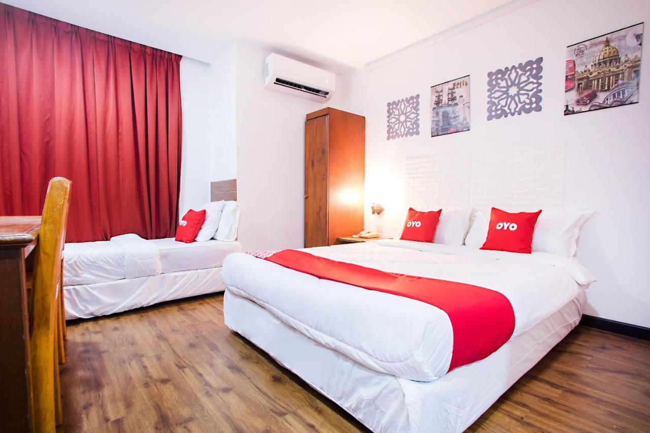 Oyo 43963 T Signature Hotel Petaling Jaya Exterior foto
