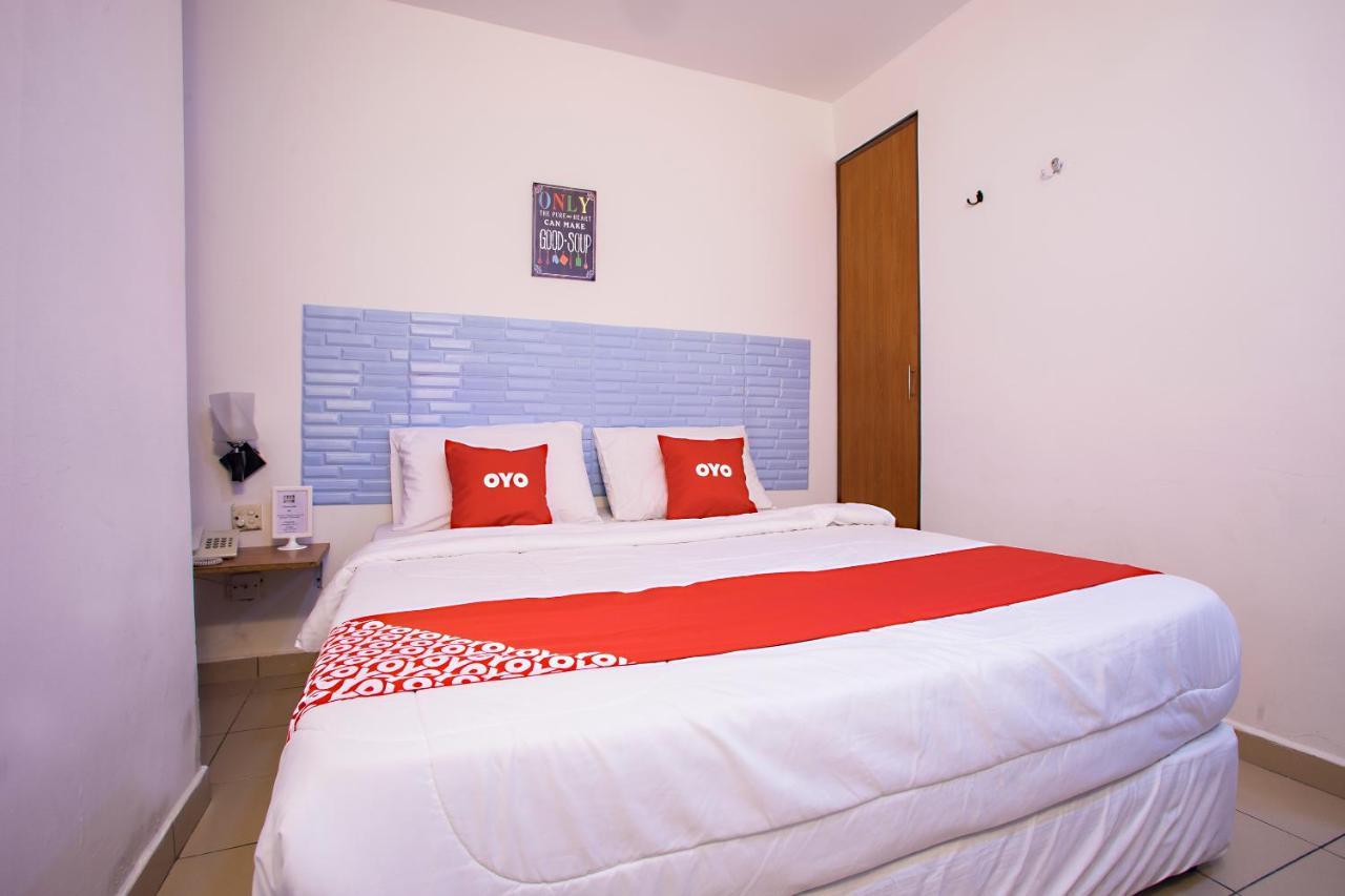 Oyo 43963 T Signature Hotel Petaling Jaya Exterior foto