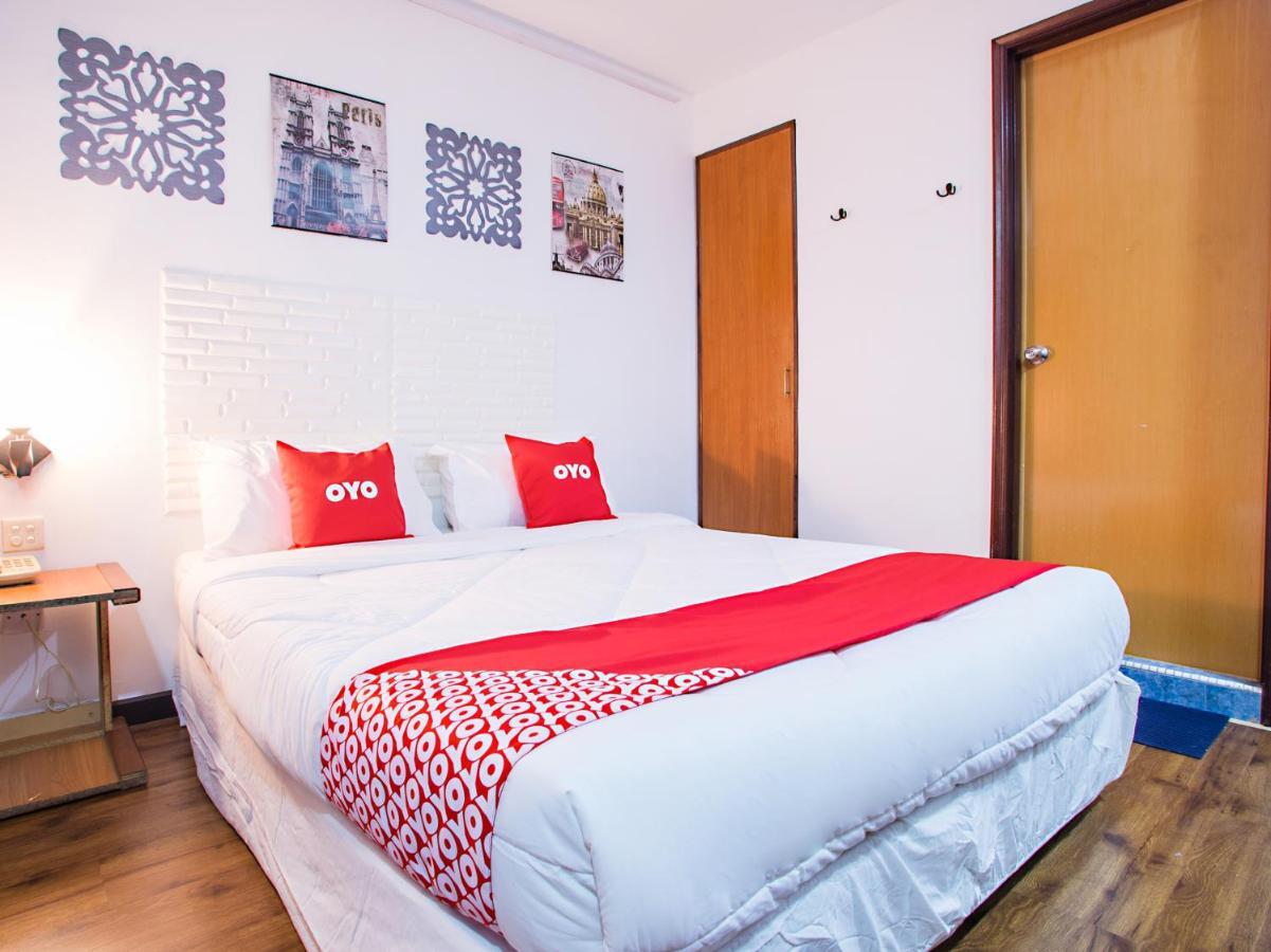 Oyo 43963 T Signature Hotel Petaling Jaya Exterior foto