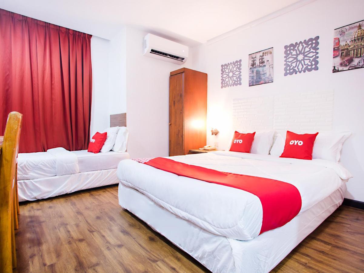 Oyo 43963 T Signature Hotel Petaling Jaya Exterior foto