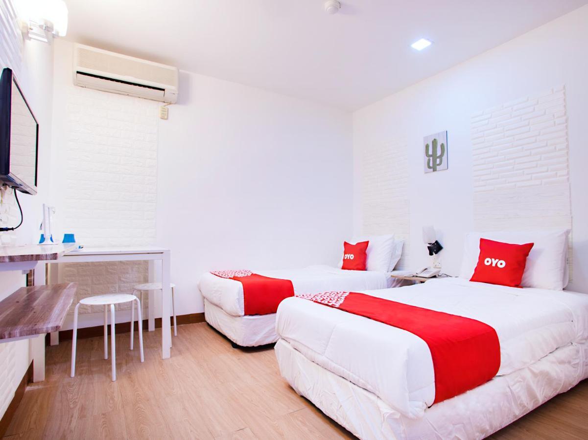 Oyo 43963 T Signature Hotel Petaling Jaya Exterior foto